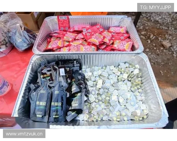 仲满家的冰箱里塞满了能量胶，连饮料都按秒表倒