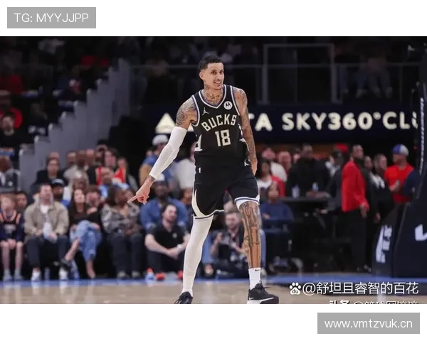 库兹马通过高效无球跑动提升团队三分威胁，拉开阵容空间明显优于队友